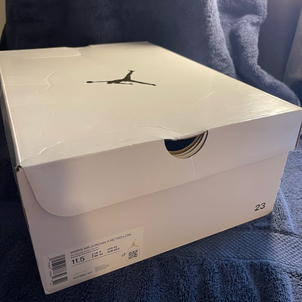 Authentic men’s 2022 Air Jordan 12 Retro  ‘Black Taxi’ size 10 original box